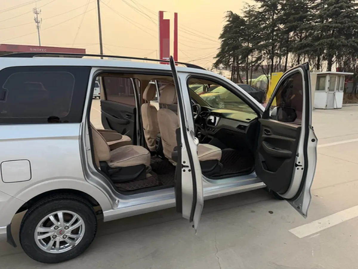 2019 WuLing HongGuang 1.5L 99HP L4 6MT,autocango,china used car exporter,china ev exporter,chinese used car exporter,chinese used ev exporter
