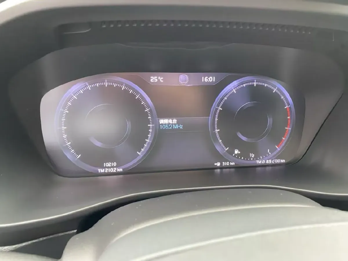 2021 Volvo XC40 2.0T 190HP L4 8AT,autocango,china used car exporter,china ev exporter,chinese used car exporter,chinese used ev exporter