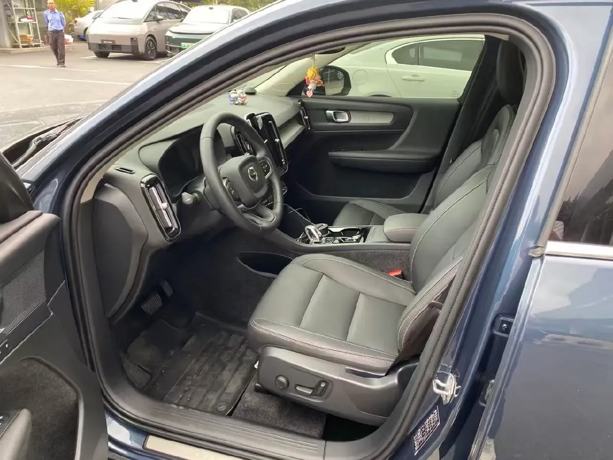 2021 Volvo XC40 2.0T 190HP L4 8AT,autocango,china used car exporter,china ev exporter,chinese used car exporter,chinese used ev exporter