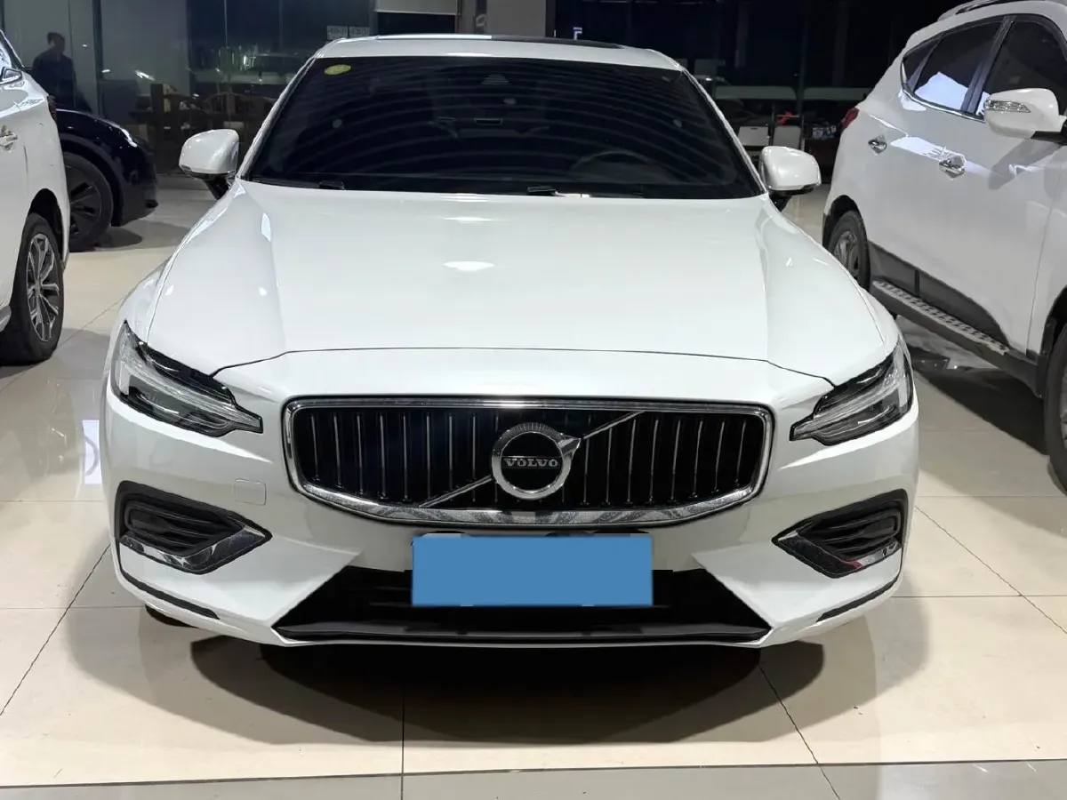 2021 Volvo S60 2.0T 190HP L4 8AT,autocango,china used car exporter,china ev exporter,chinese used car exporter,chinese used ev exporter