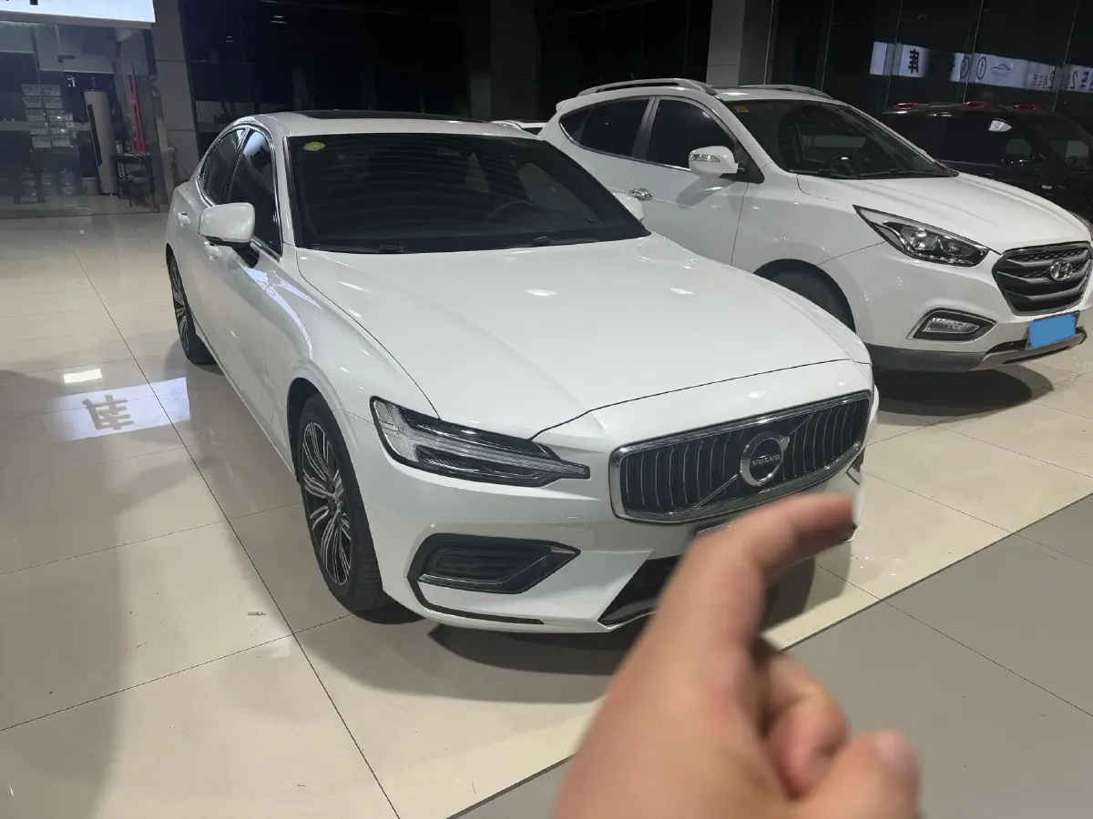 2021 Volvo S60 2.0T 190HP L4 8AT,autocango,china used car exporter,china ev exporter,chinese used car exporter,chinese used ev exporter