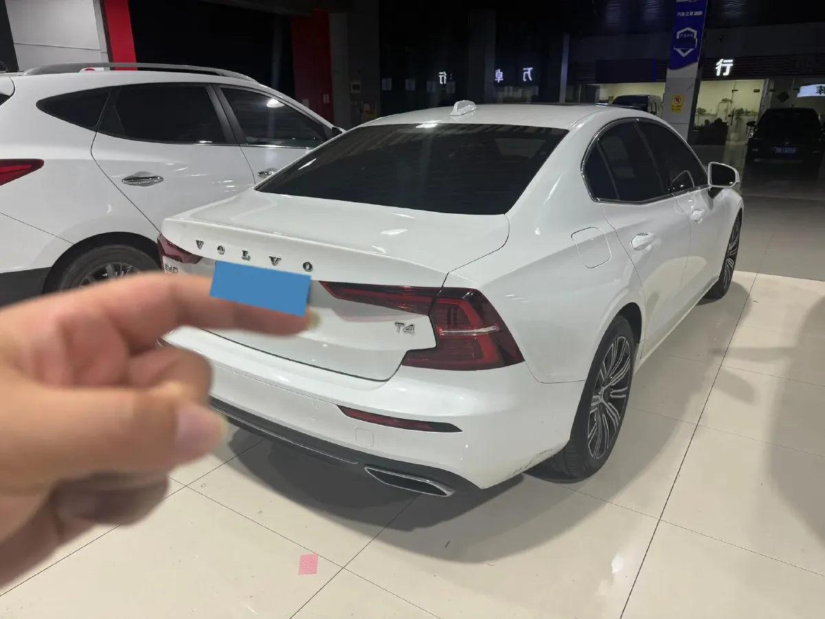 2021 Volvo S60 2.0T 190HP L4 8AT,autocango,china used car exporter,china ev exporter,chinese used car exporter,chinese used ev exporter