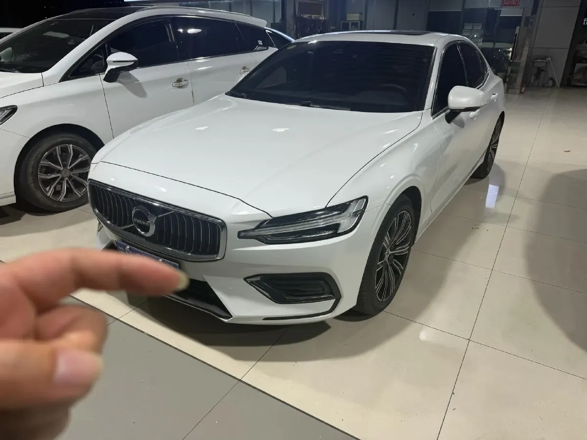 2021 Volvo S60 2.0T 190HP L4 8AT,autocango,china used car exporter,china ev exporter,chinese used car exporter,chinese used ev exporter
