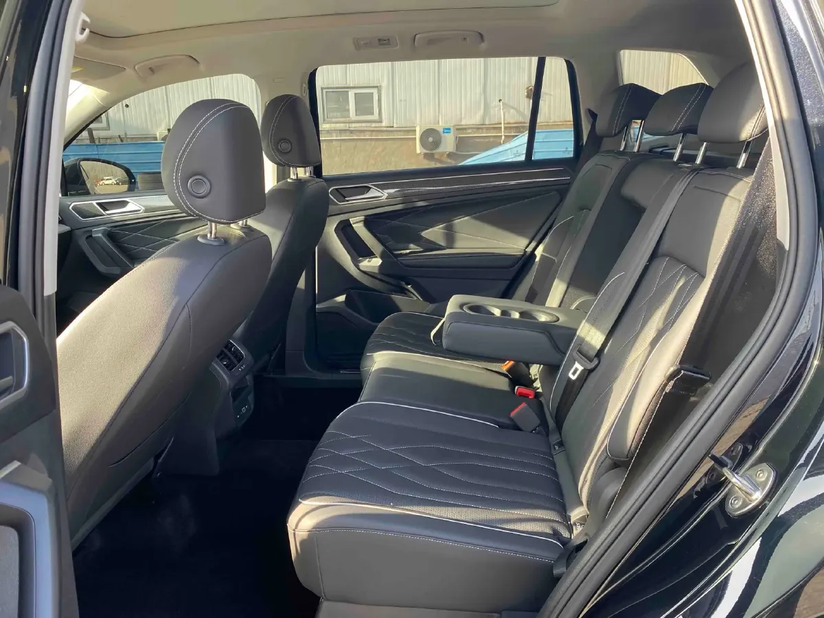 2024 Volkswagen Tiguan L 2.0T 186HP L4 7DCT,autocango,china used car exporter,china ev exporter,chinese used car exporter,chinese used ev exporter