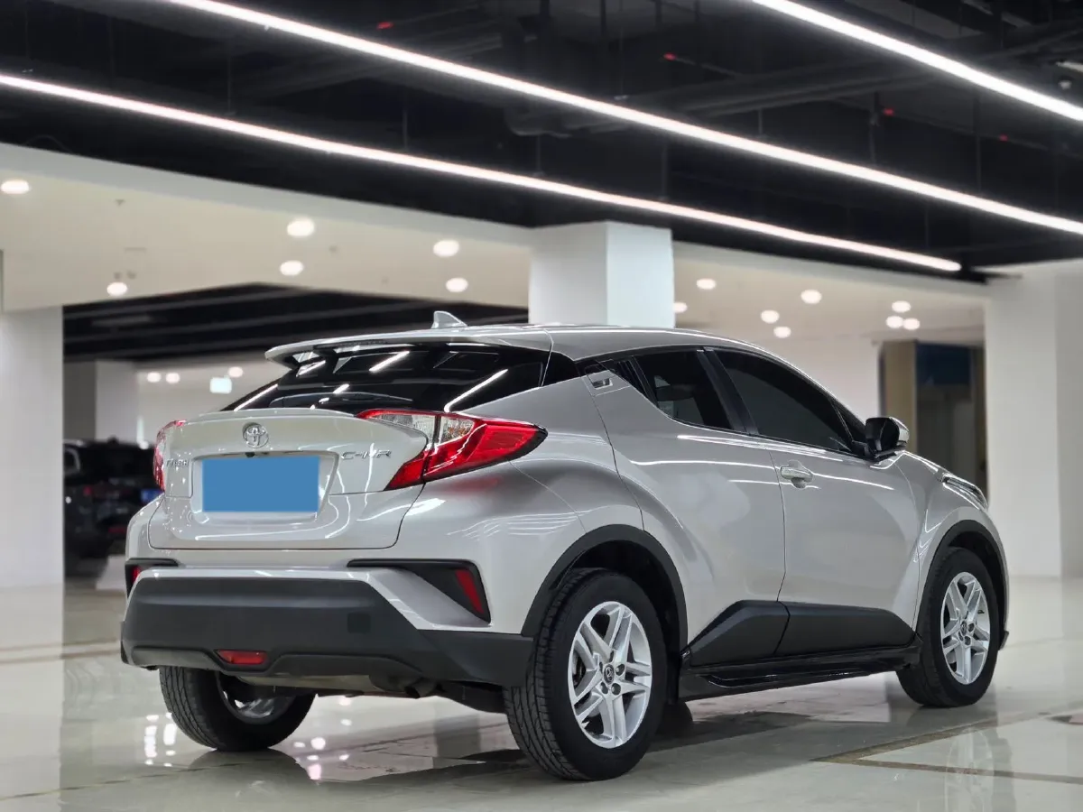 2022 Toyota C-HR 2.0L 171HP L4 CVT,autocango,china used car exporter,china ev exporter,chinese used car exporter,chinese used ev exporter