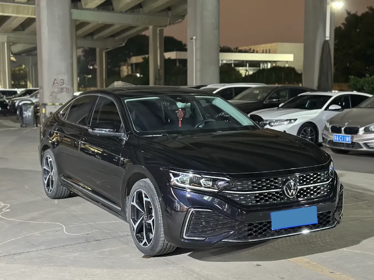 2024 Volkswagen Passat 2.0T 220HP L4 7DCT,autocango,china used car exporter,china ev exporter,chinese used car exporter,chinese used ev exporter