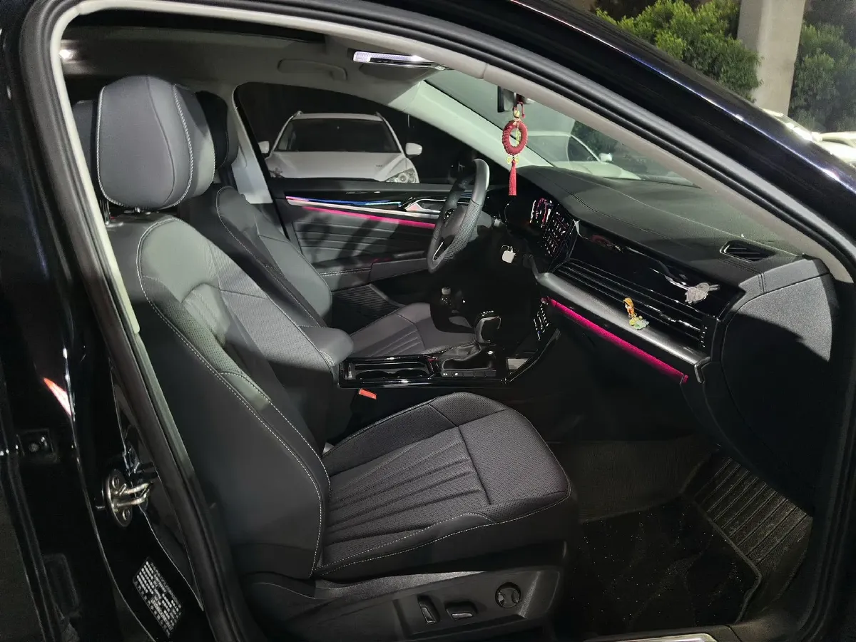 2024 Volkswagen Passat 2.0T 220HP L4 7DCT,autocango,china used car exporter,china ev exporter,chinese used car exporter,chinese used ev exporter