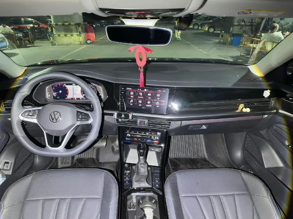 2024 Volkswagen Passat 2.0T 220HP L4 7DCT,autocango,china used car exporter,china ev exporter,chinese used car exporter,chinese used ev exporter