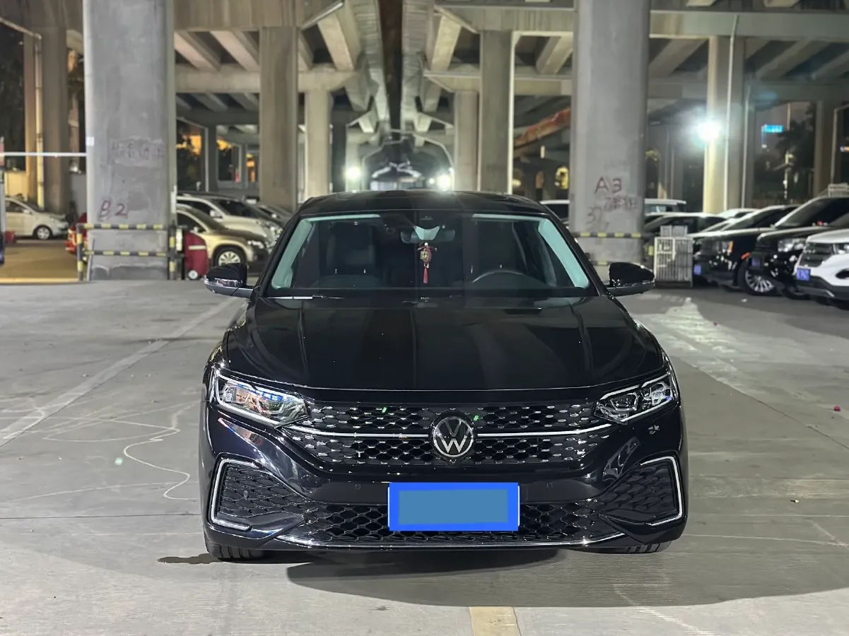 2024 Volkswagen Passat 2.0T 220HP L4 7DCT,autocango,china used car exporter,china ev exporter,chinese used car exporter,chinese used ev exporter