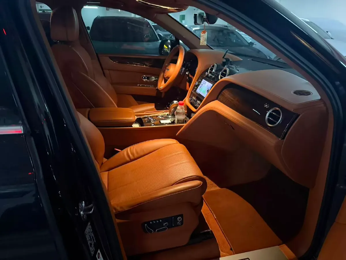 2017 Bentley Bentayga 6.0T 608HP W12 8AT,autocango,china used car exporter,china ev exporter,chinese used car exporter,chinese used ev exporter