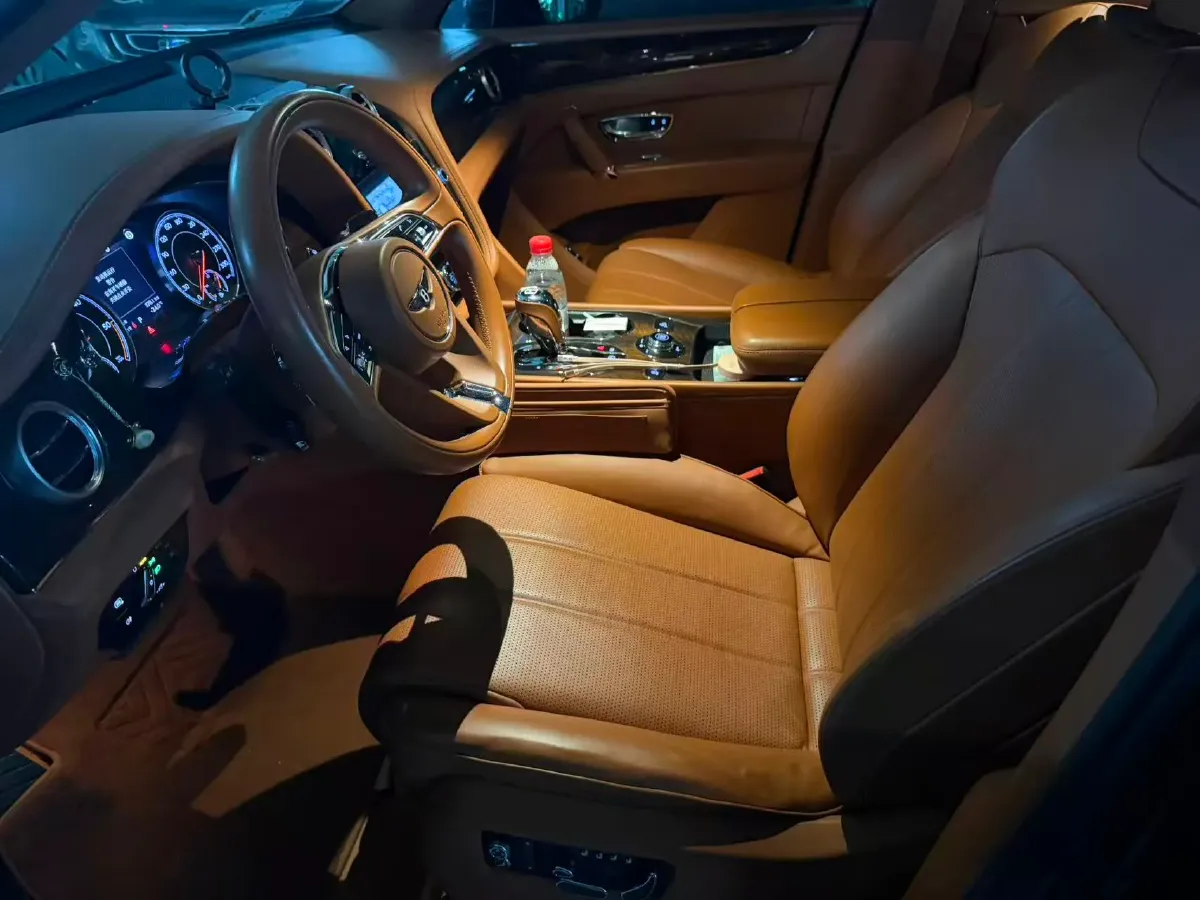2017 Bentley Bentayga 6.0T 608HP W12 8AT,autocango,china used car exporter,china ev exporter,chinese used car exporter,chinese used ev exporter