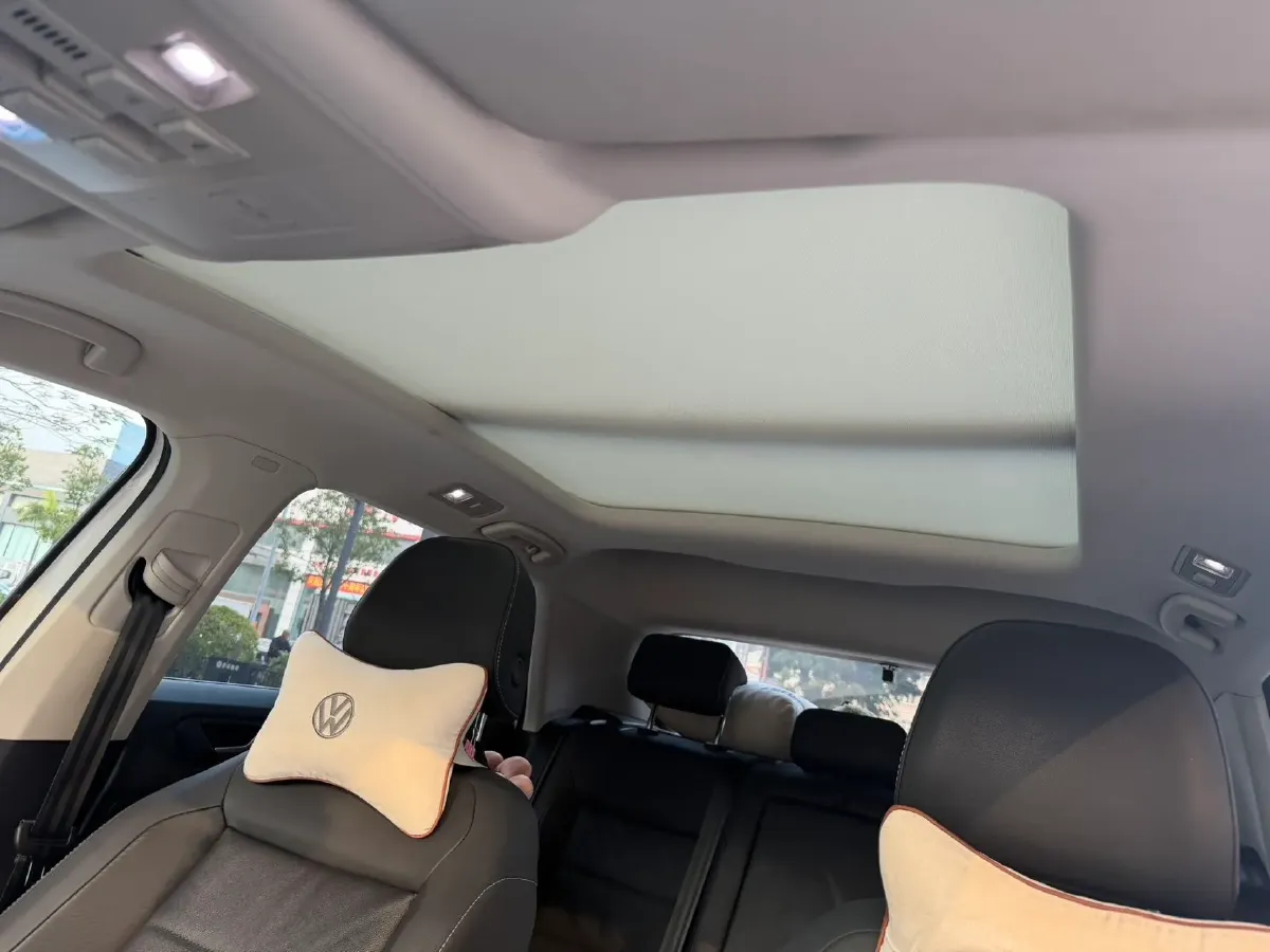 2022 Volkswagen T-Roc 1.4T 150HP L4 7DCT,autocango,china used car exporter,china ev exporter,chinese used car exporter,chinese used ev exporter