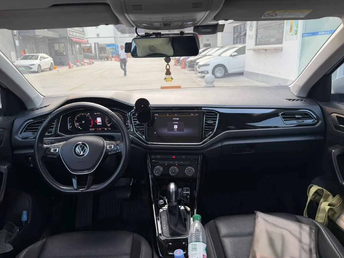 2022 Volkswagen T-Roc 1.4T 150HP L4 7DCT,autocango,china used car exporter,china ev exporter,chinese used car exporter,chinese used ev exporter