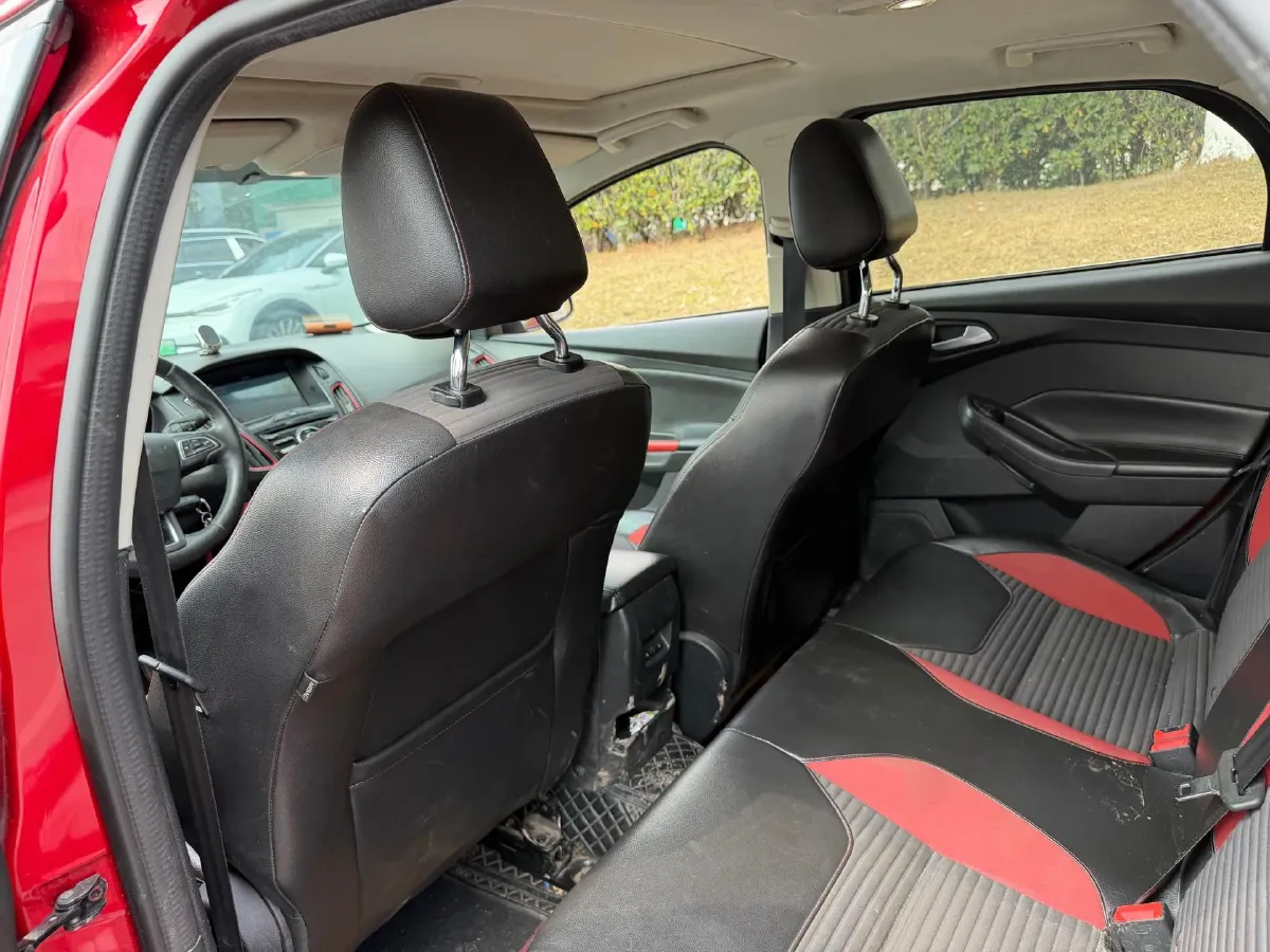 2020 Ford Focus 1.5L 122HP L3 6AT,autocango,china used car exporter,china ev exporter,chinese used car exporter,chinese used ev exporter