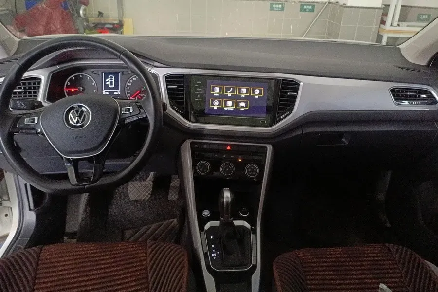 2022 Volkswagen T-Roc 1.4T 150HP L4 7DCT,autocango,china used car exporter,china ev exporter,chinese used car exporter,chinese used ev exporter