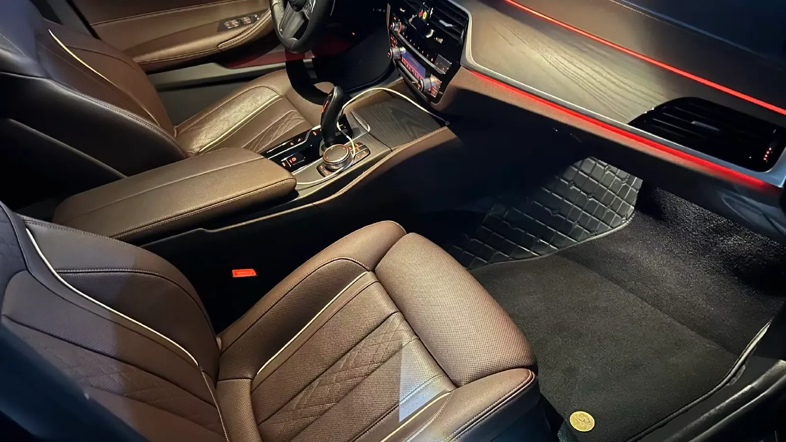 2023 BMW 5 Series 2.0T 245HP L4 8AT,autocango,china used car exporter,china ev exporter,chinese used car exporter,chinese used ev exporter