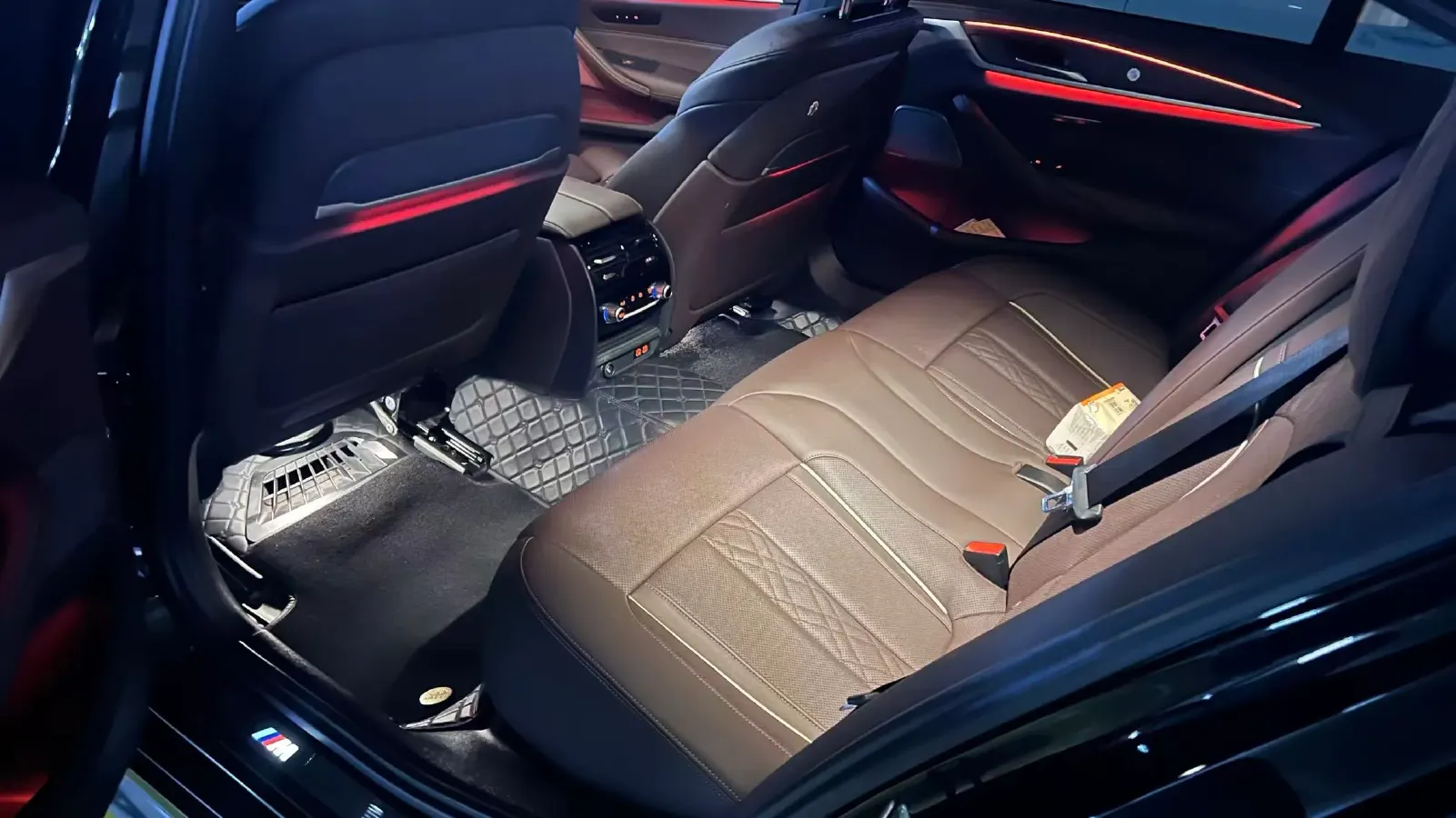 2023 BMW 5 Series 2.0T 245HP L4 8AT,autocango,china used car exporter,china ev exporter,chinese used car exporter,chinese used ev exporter