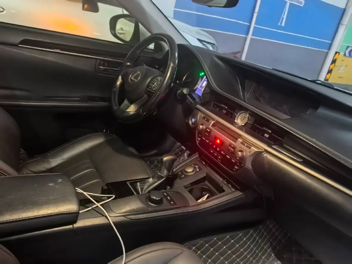 2017 Lexus ES 2.0L 167HP L4 6AT,autocango,china used car exporter,china ev exporter,chinese used car exporter,chinese used ev exporter