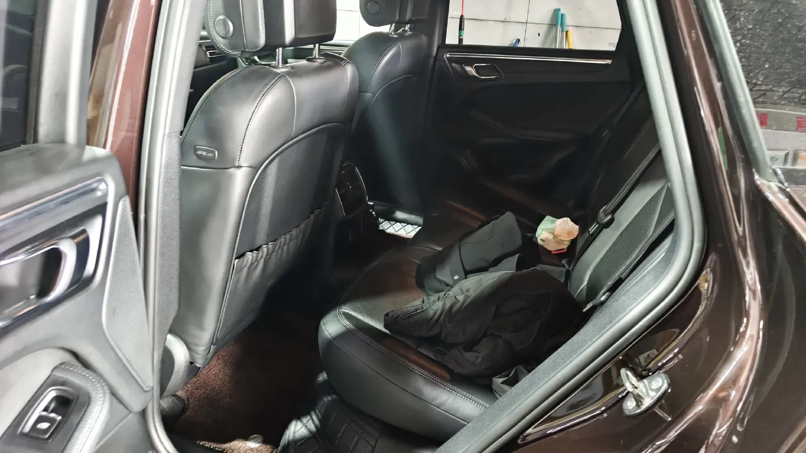 2021 Porsche Macan 2.0T 252HP L4 7DCT,autocango,china used car exporter,china ev exporter,chinese used car exporter,chinese used ev exporter