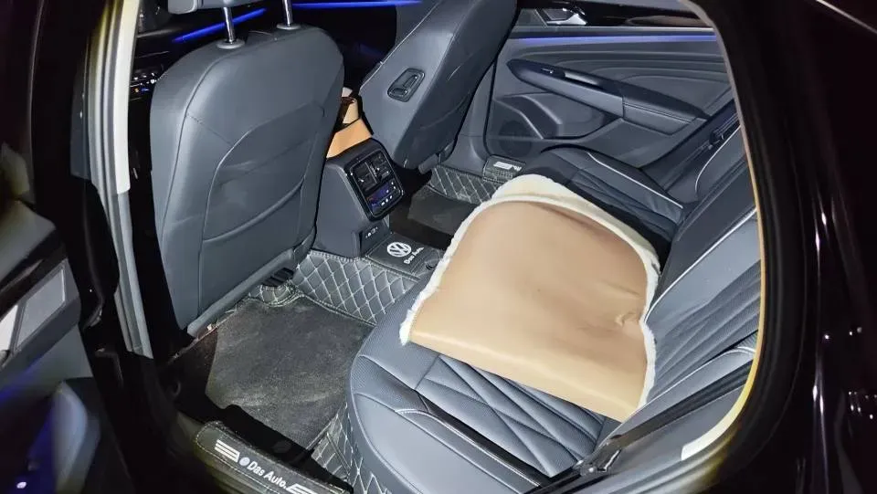 2024 Volkswagen Passat 2.0T 220HP L4 7DCT,autocango,china used car exporter,china ev exporter,chinese used car exporter,chinese used ev exporter