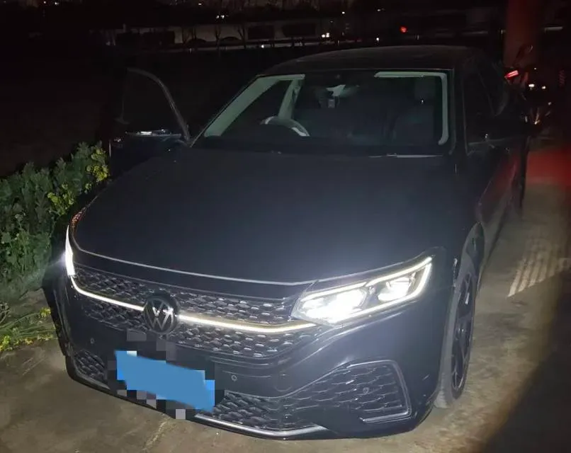 2024 Volkswagen Passat 2.0T 220HP L4 7DCT,autocango,china used car exporter,china ev exporter,chinese used car exporter,chinese used ev exporter
