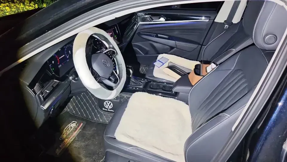 2024 Volkswagen Passat 2.0T 220HP L4 7DCT,autocango,china used car exporter,china ev exporter,chinese used car exporter,chinese used ev exporter