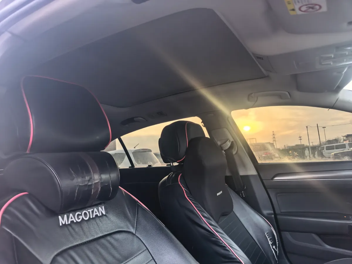 2020 Volkswagen Magotan 2.0T 186HP L4 7DCT,autocango,china used car exporter,china ev exporter,chinese used car exporter,chinese used ev exporter
