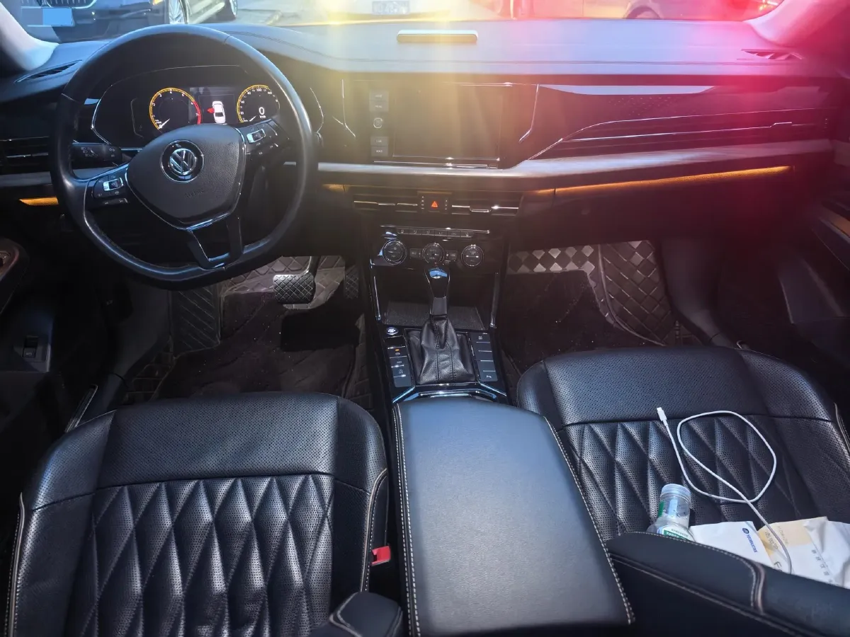 2019 Volvo V40 1.5T 152HP L4 6AT,autocango,china used car exporter,china ev exporter,chinese used car exporter,chinese used ev exporter