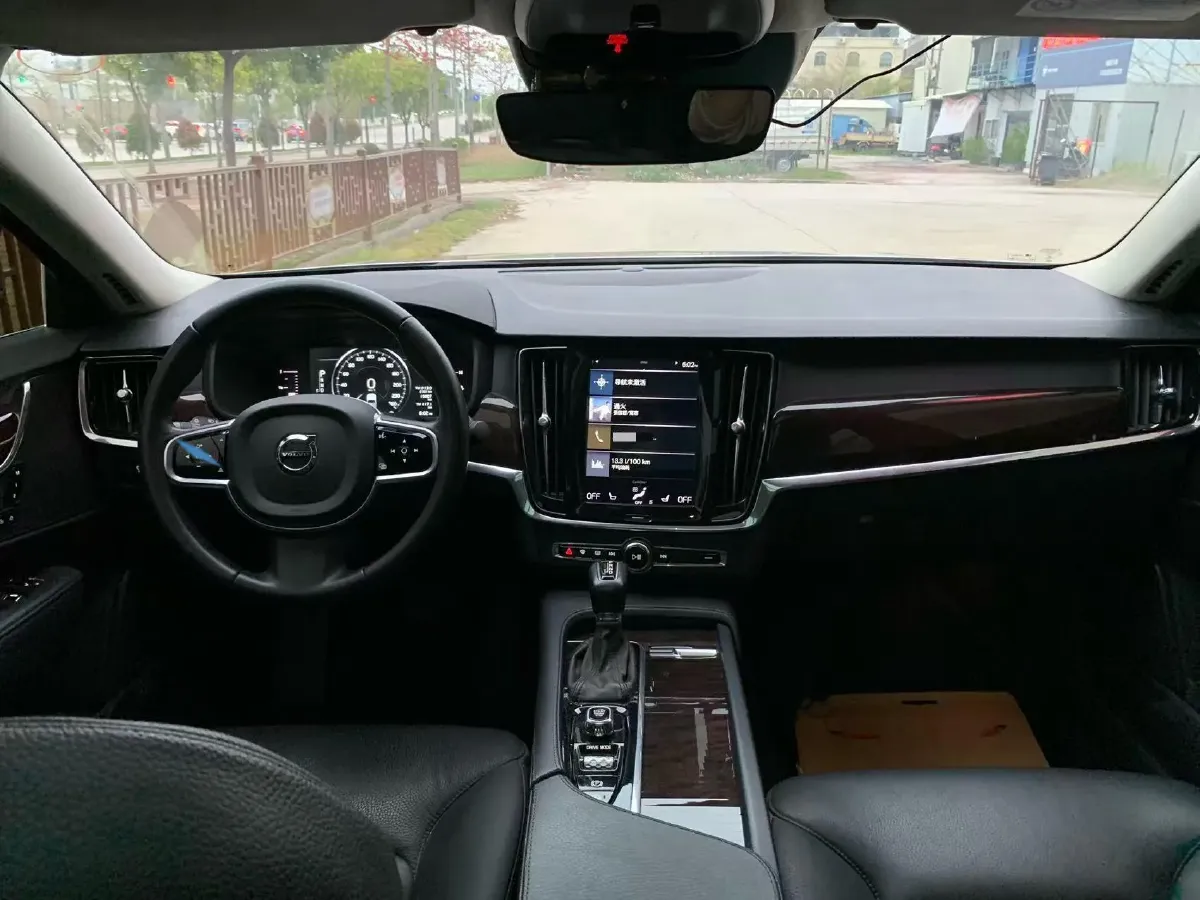 2018 Volvo S90 2.0T 190HP L4 8AT,autocango,china used car exporter,china ev exporter,chinese used car exporter,chinese used ev exporter