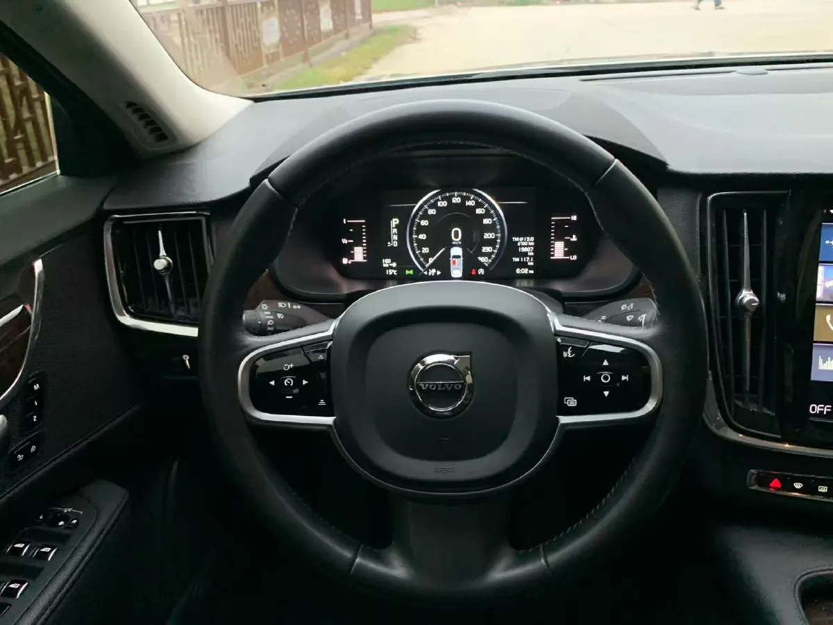 2018 Volvo S90 2.0T 190HP L4 8AT,autocango,china used car exporter,china ev exporter,chinese used car exporter,chinese used ev exporter