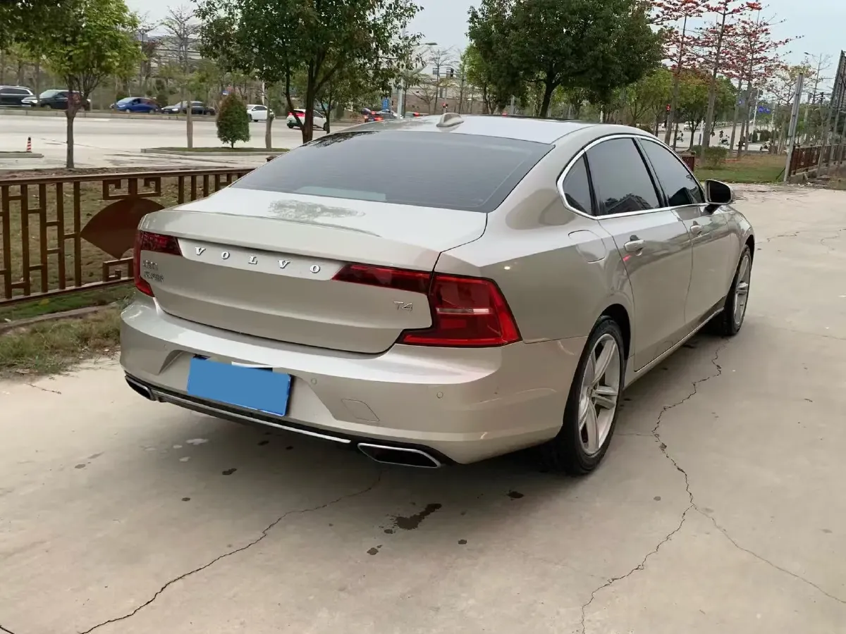 2018 Volvo S90 2.0T 190HP L4 8AT,autocango,china used car exporter,china ev exporter,chinese used car exporter,chinese used ev exporter