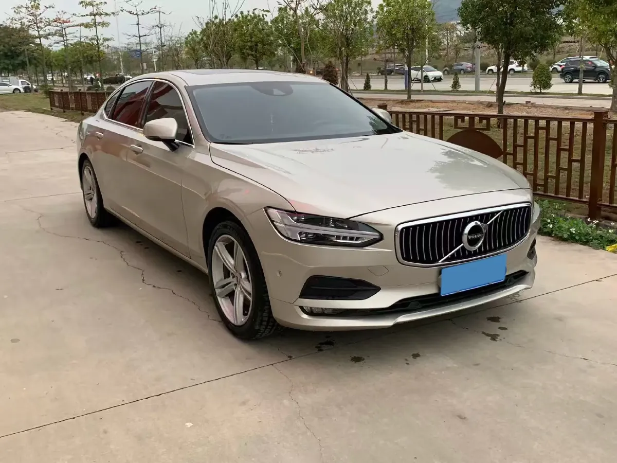 2018 Volvo S90 2.0T 190HP L4 8AT,autocango,china used car exporter,china ev exporter,chinese used car exporter,chinese used ev exporter