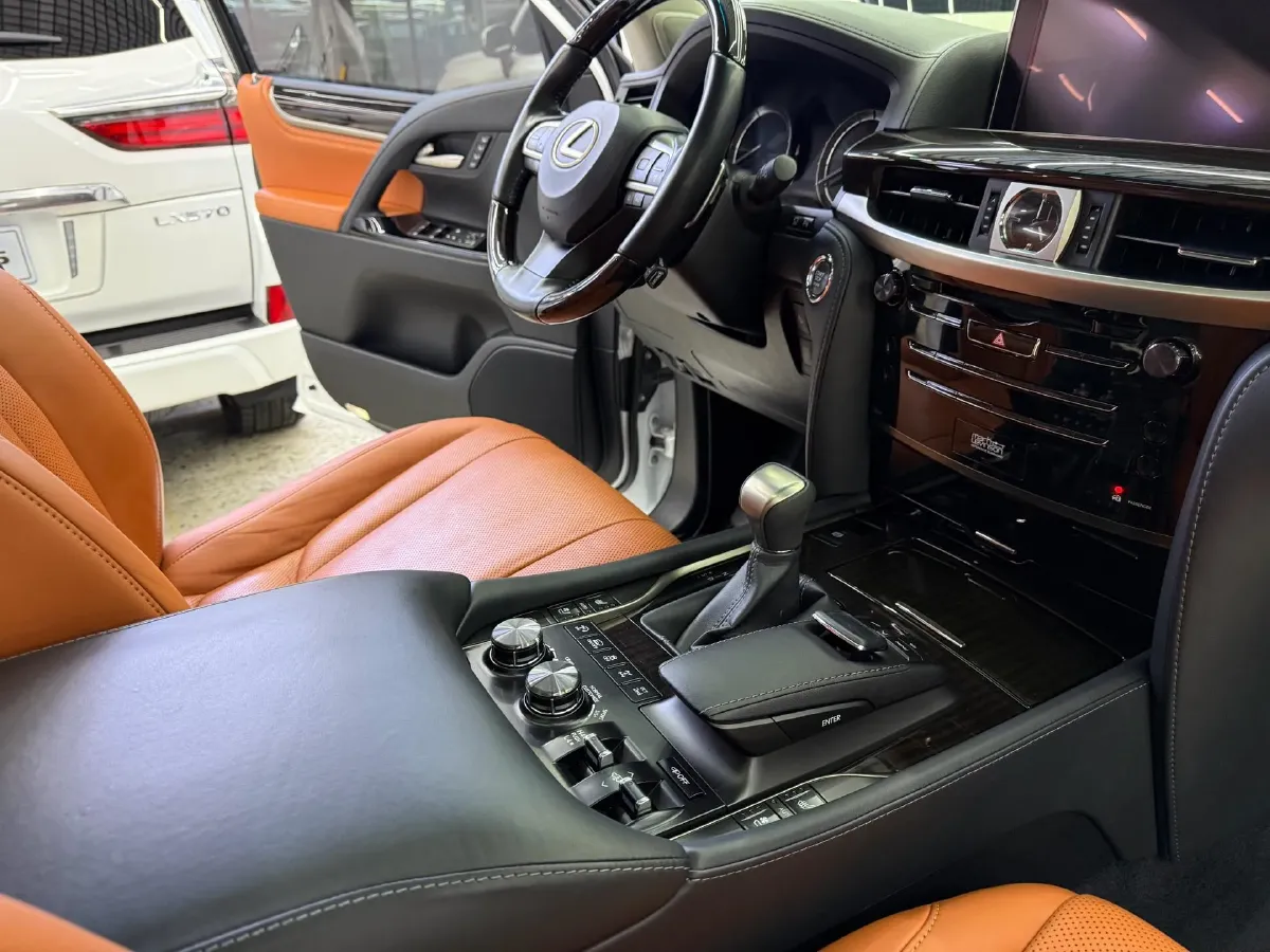 2017 Lexus LX 5.7L 367HP V8 8AT,autocango,china used car exporter,china ev exporter,chinese used car exporter,chinese used ev exporter