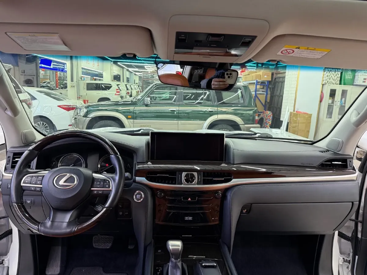 2017 Lexus LX 5.7L 367HP V8 8AT,autocango,china used car exporter,china ev exporter,chinese used car exporter,chinese used ev exporter