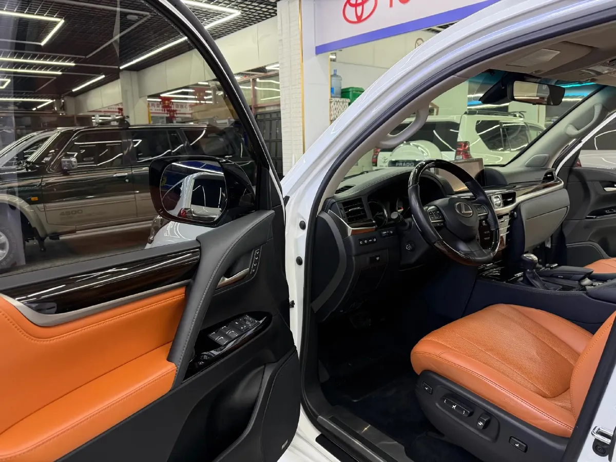 2017 Lexus LX 5.7L 367HP V8 8AT,autocango,china used car exporter,china ev exporter,chinese used car exporter,chinese used ev exporter