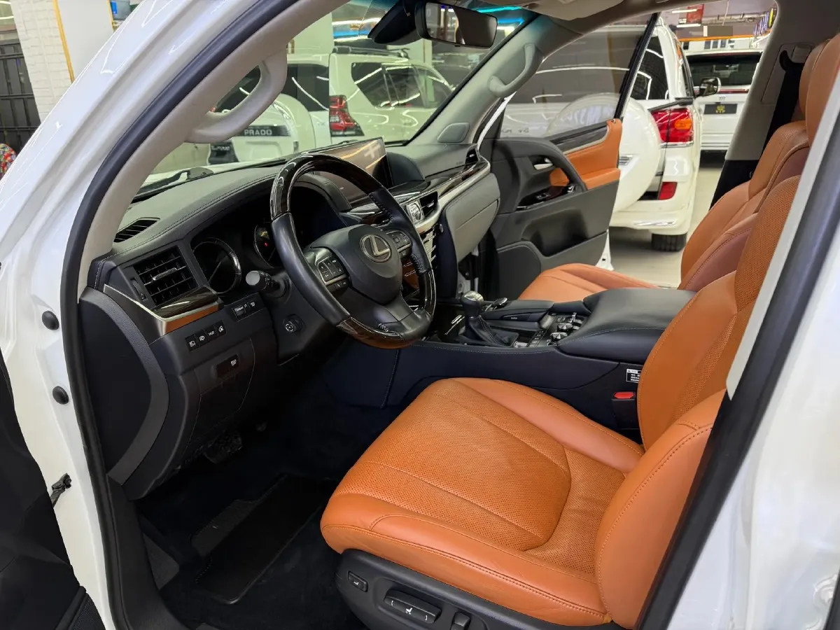 2017 Lexus LX 5.7L 367HP V8 8AT,autocango,china used car exporter,china ev exporter,chinese used car exporter,chinese used ev exporter