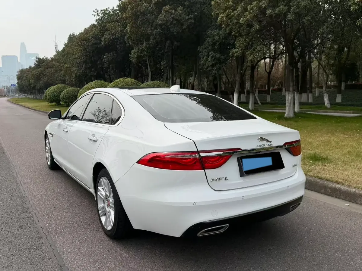 2018 Mercedes-Benz E Class 2.0T 184HP L4 9AT,autocango,china used car exporter,china ev exporter,chinese used car exporter,chinese used ev exporter