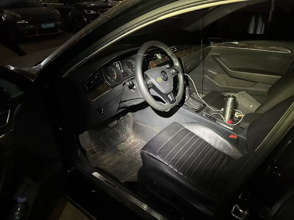 2019 Volkswagen Magotan 2.0T 186HP L4 7DCT,autocango,china used car exporter,china ev exporter,chinese used car exporter,chinese used ev exporter