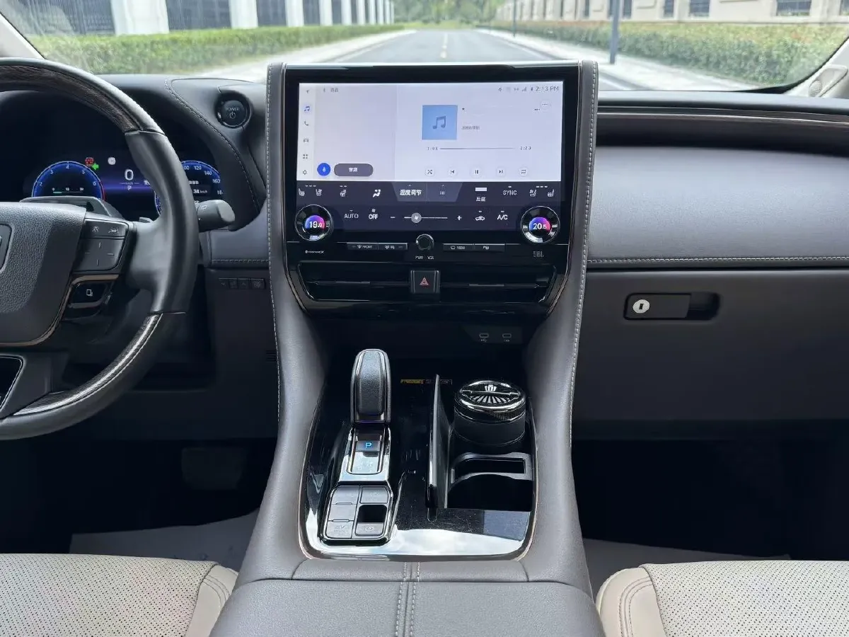 2024 Toyota Vellfire 2.5L 190HP L4 E-CVT Hybrid,autocango,china used car exporter,china ev exporter,chinese used car exporter,chinese used ev exporter