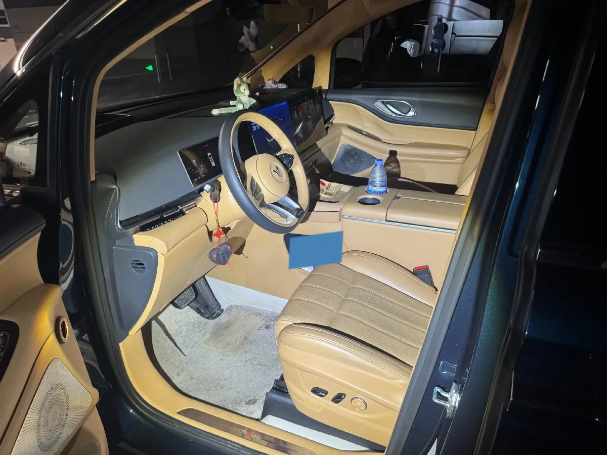 2025 Voyah Dream 1.5T 150HP L4 PHEV 41.7KWH,autocango,china used car exporter,china ev exporter,chinese used car exporter,chinese used ev exporter