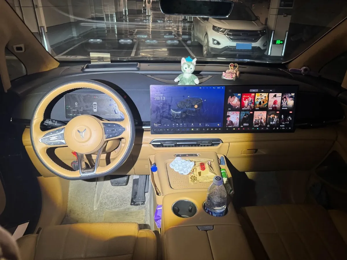 2025 Voyah Dream 1.5T 150HP L4 PHEV 41.7KWH,autocango,china used car exporter,china ev exporter,chinese used car exporter,chinese used ev exporter