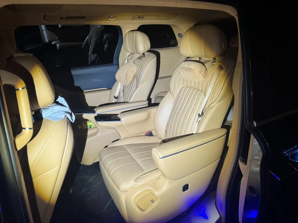 2025 Voyah Dream 1.5T 150HP L4 PHEV 41.7KWH,autocango,china used car exporter,china ev exporter,chinese used car exporter,chinese used ev exporter