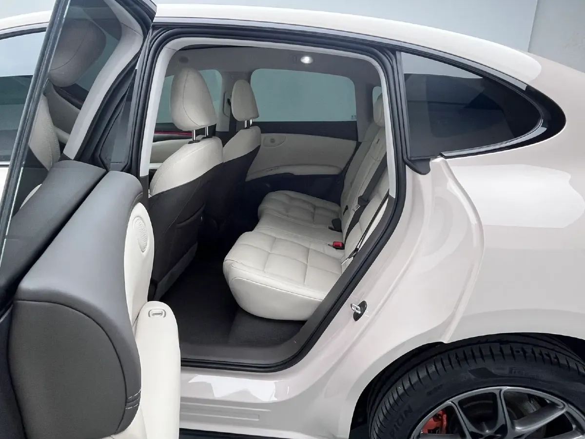 2023 IM LS6 BEV 71KWH,autocango,china used car exporter,china ev exporter,chinese used car exporter,chinese used ev exporter