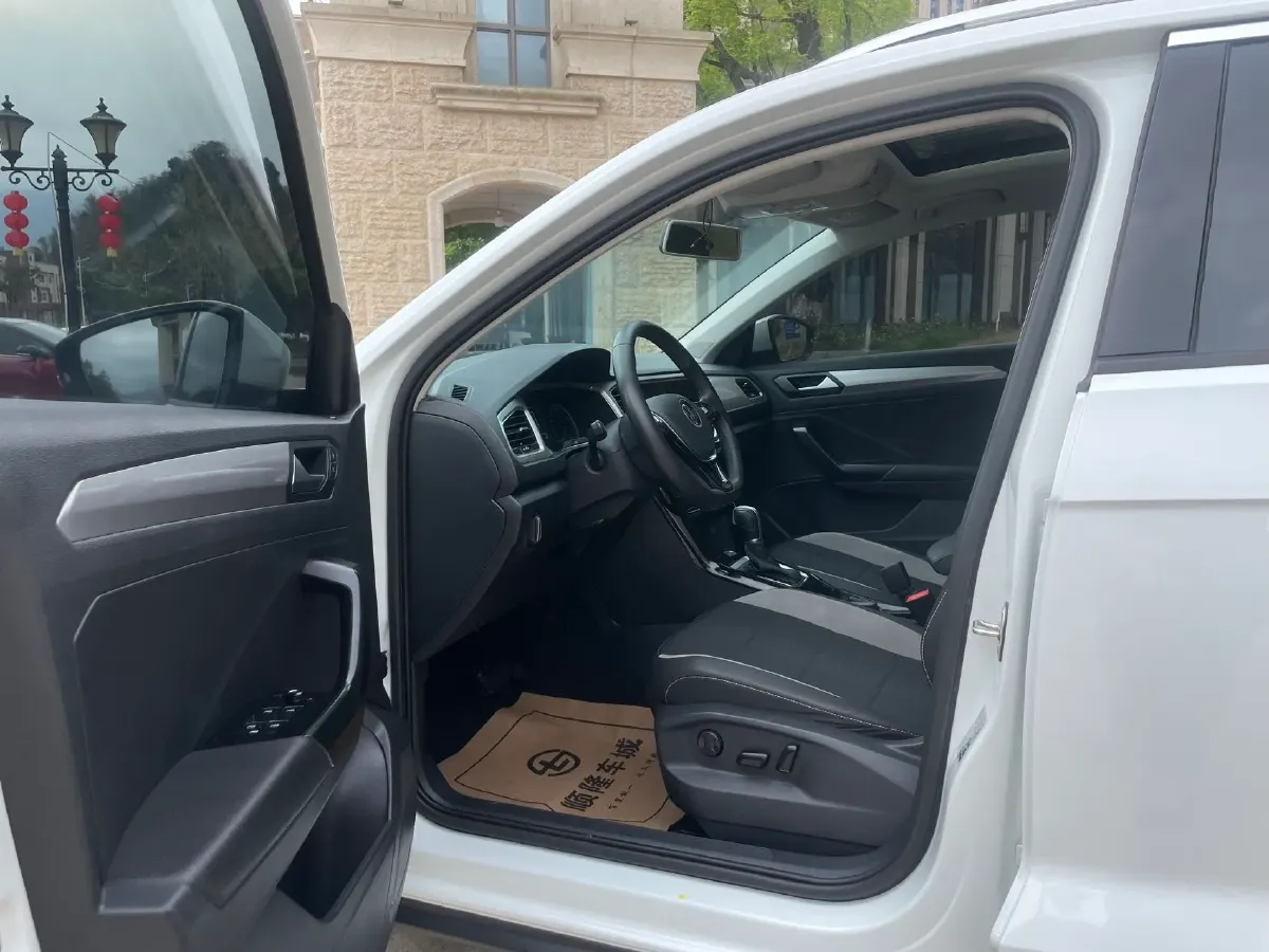 2022 Volkswagen T-Roc 1.4T 150HP L4 7DCT,autocango,china used car exporter,china ev exporter,chinese used car exporter,chinese used ev exporter