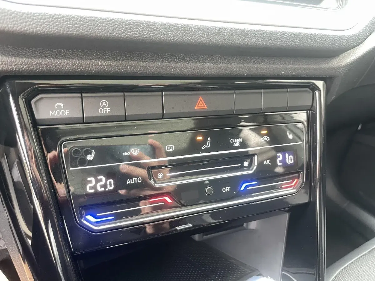 2022 Volkswagen T-Roc 1.4T 150HP L4 7DCT,autocango,china used car exporter,china ev exporter,chinese used car exporter,chinese used ev exporter