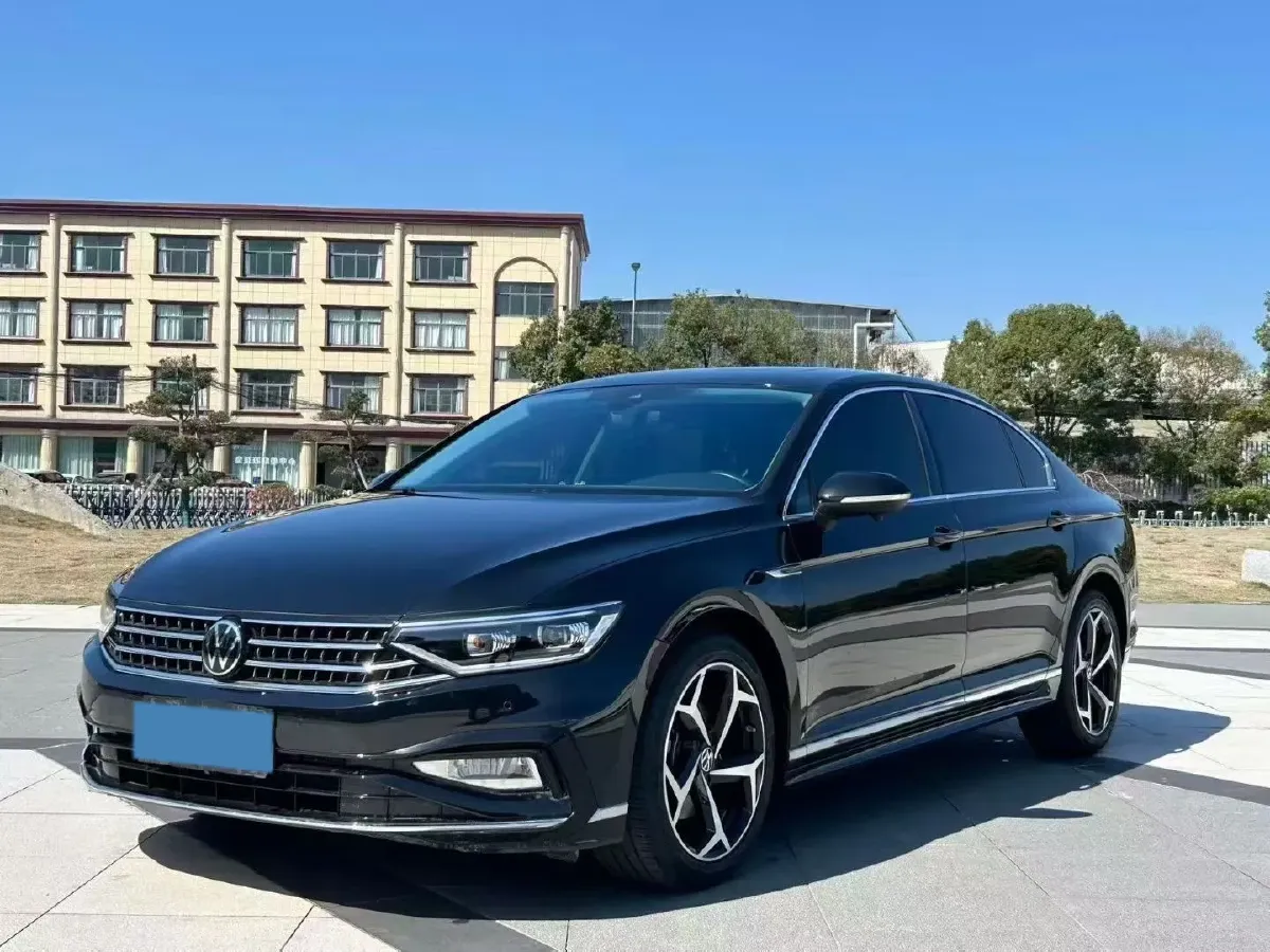 2023 Volkswagen Magotan 2.0T 186HP L4 7DCT,autocango,china used car exporter,china ev exporter,chinese used car exporter,chinese used ev exporter