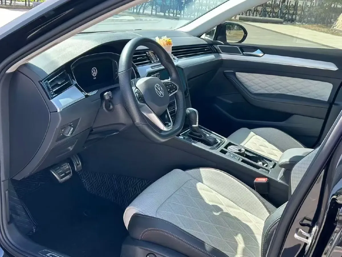 2023 Volkswagen Magotan 2.0T 186HP L4 7DCT,autocango,china used car exporter,china ev exporter,chinese used car exporter,chinese used ev exporter