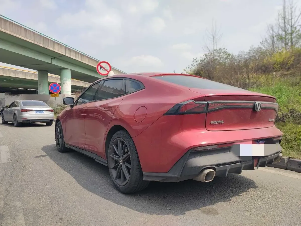 2022 ChangAn UNI-V 1.5T 188HP L4 7DCT,autocango,china used car exporter,china ev exporter,chinese used car exporter,chinese used ev exporter