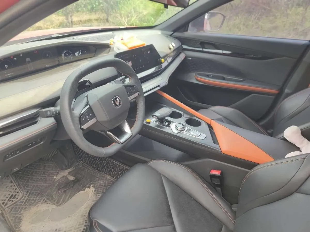 2022 ChangAn UNI-V 1.5T 188HP L4 7DCT,autocango,china used car exporter,china ev exporter,chinese used car exporter,chinese used ev exporter