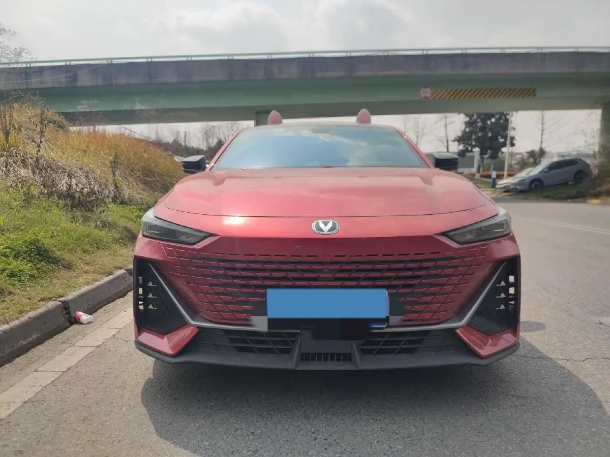 2022 ChangAn UNI-V 1.5T 188HP L4 7DCT,autocango,china used car exporter,china ev exporter,chinese used car exporter,chinese used ev exporter